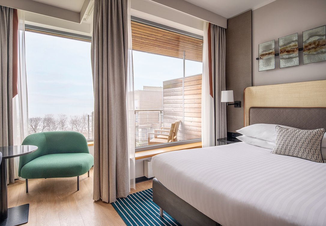 Przestronny pokój z otwartą łazienką